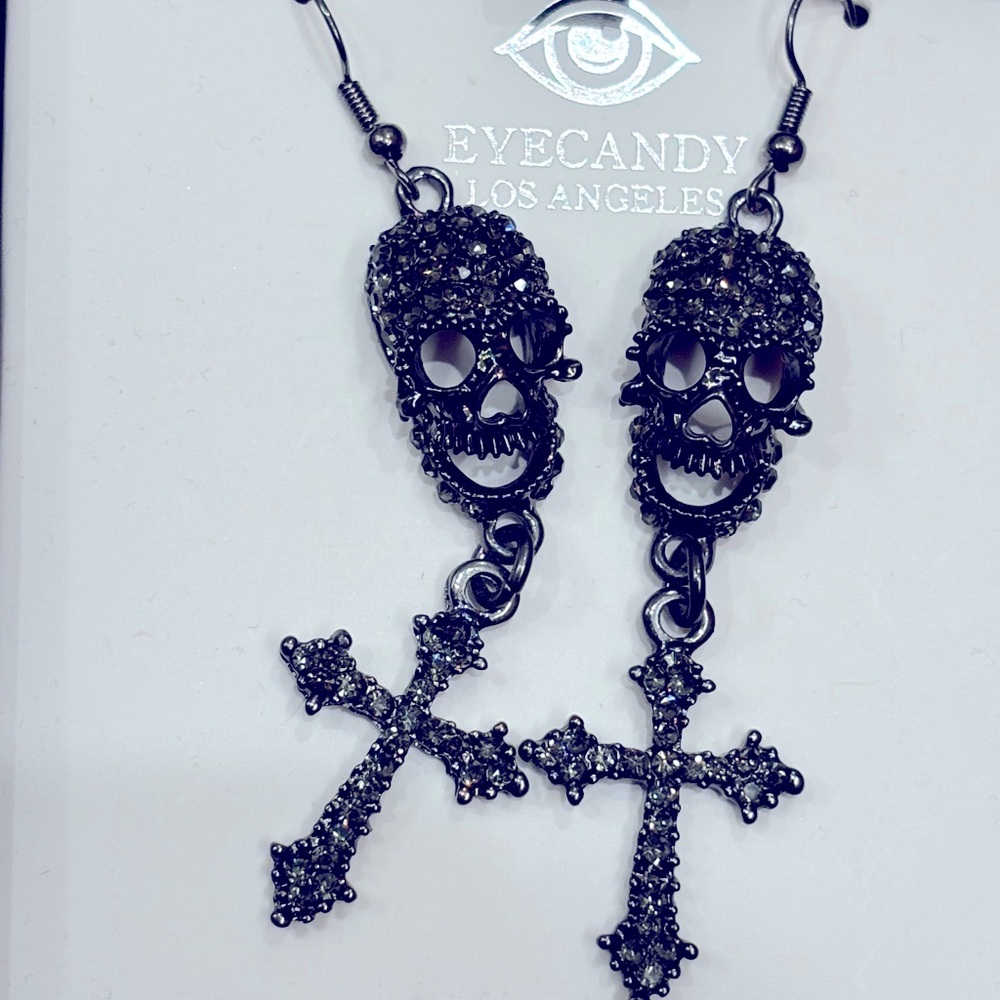 NIB Eye Candy Los Angeles Skull and Cross Earrings